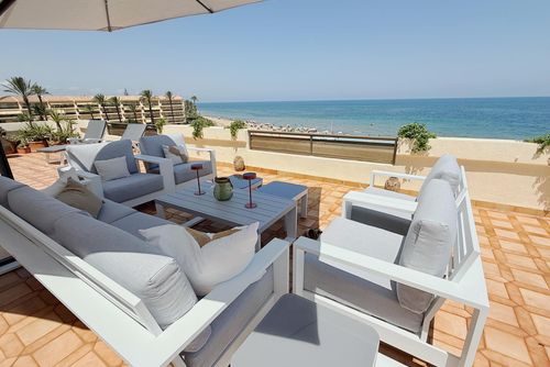 Playa Grande 52 by homeprive Beautiful and comfortable apartment in Denia, Costa Blanca, Spain with a communal pool for 6 persons. The apartment is situated in a residential beach area, close to restaurants and bars, shops and supermarkets, and 25 m from the beach....