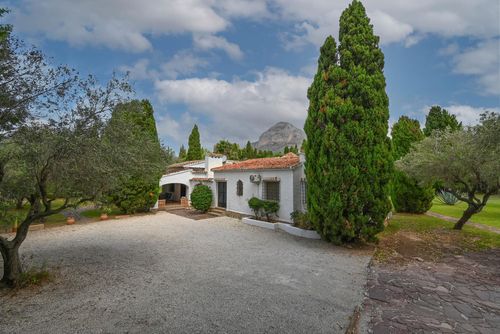 Jalna 4 pax Grote en klassieke villa met privézwembad in Jávea, Costa Blanca, Spanje voor 4 personen. Het huis is gelegen in een residentiële strandwijk en 4 km van La Grava, het strand van Jávea....