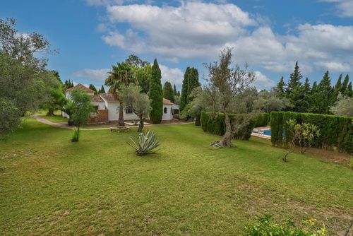 Jalna 4 pax Large and classic villa in Jávea, Costa Blanca, Spain with private pool for 4 persons. The house is situated in a residential beach area and at 4 km from La Grava, Jávea beach....