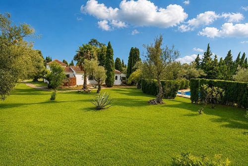 Jalna 4 pax Grande et villa classique avec piscine privée à Jávea, Costa Blanca, Espagne pour 4 personnes. La maison est située dans une zone résidentielle près de la plage et à 4 km de la plage de La Grava, Jávea....