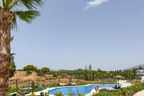 Célere Vitta Nature Moderne und luxuriöse Wohnung in Mijas Costa, Andalusien, Spanien für 4 Personen. Die Wohnung befindet sich in einem Resort in einer hügeligen und bewaldeten Strandgegend, 1 km vom Strand El Faro Playa, 5 km von Fuengirola und 1 km vom Mittelmeer entfernt....