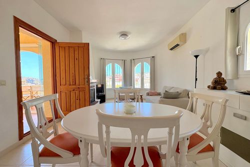 Villa Maeva Vila yang indah dan nyaman dengan kolam renang pribadi di Benitachell, Costa Blanca, Spanyol untuk 4 orang. Rumah ini terletak di daerah pinggir pantai yang berbukit dan perumahan, dan berjarak 3 km dari pantai Cala del Moraig....