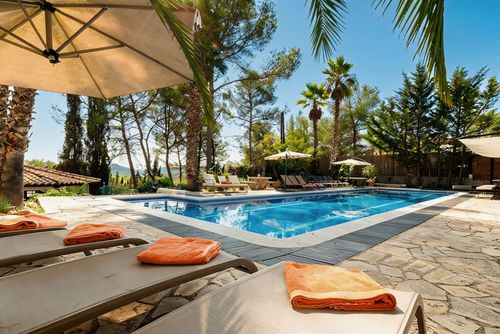 Villa Esmeralda Villa in Sitges, Costa Dorada, Spanien für 18 Personen.  Die Villa verfügt über 1 Schlafzimmer und 1 Badezimmer, verteilt auf 2 Ebenen....