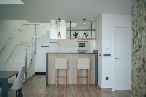 Laguna Beach Villa Salinas Moderna y cómoda villa de lujo en Torrevieja, Costa Blanca, España, con piscinas privadas y comunitarias para 4 personas. La villa está situada en un complejo, en una zona costera y residencial, cerca de restaurantes y bares, tiendas y supermercados, y a 4 km de la playa....