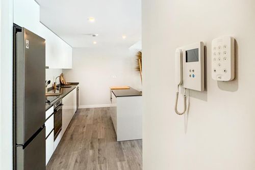 Célere Vitta Nature Winter Apartamento moderno y lujoso en Mijas Costa, Andalucía, España, para 4 personas. El apartamento está situado en un complejo turístico, en una zona costera y arbolada, a 1 km de la playa El Faro Playa, a 5 km de Fuengirola y a 1 km del Mar Mediterráneo....