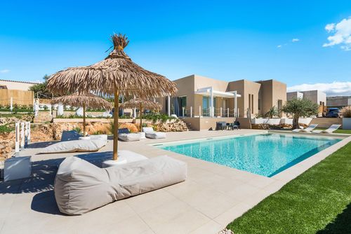 Villa Baya Blu Luxuriöse Villa mit privatem Pool in San Vito Lo Capo, Sizilien, Italien für 10 Personen. Die Villa befindet sich in einer Wohngegend am Strand und ist 500 m vom Strand entfernt....