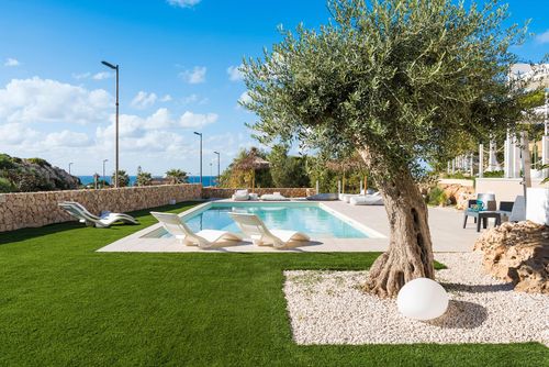 Villa Baya Blu Luxuriöse Villa mit privatem Pool in San Vito Lo Capo, Sizilien, Italien für 10 Personen. Die Villa befindet sich in einer Wohngegend am Strand und ist 500 m vom Strand entfernt....