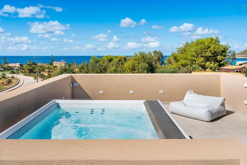 Villa Baya Blu Luxuriöse Villa mit privatem Pool in San Vito Lo Capo, Sizilien, Italien für 10 Personen. Die Villa befindet sich in einer Wohngegend am Strand und ist 500 m vom Strand entfernt....