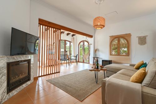 Casa Montana Prachtige en aangename villa met privézwembad in Jávea, Costa Blanca, Spanje voor 10 personen. Het huis is gelegen in een residentiële strandomgeving en op 3 km van Cala de la Barraca, Jávea strand....