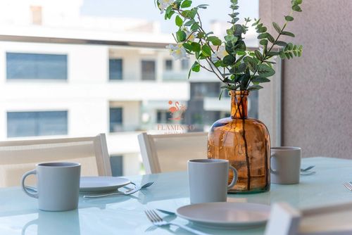 Palmera Apartment Valentino Golf winter Hermoso y alegre apartamento en Villamartín, Costa Blanca, España, con piscina comunitaria para 4 personas. El apartamento se encuentra en una zona residencial montañosa y cerca de restaurantes y bares....