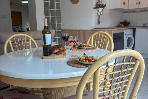 Studio Villamartin Winter Schönes Apartment in Orihuela Costa, Costa Blanca, Spanien, mit Gemeinschaftspool für 3 Personen. Das Apartment befindet sich in der Nähe von Restaurants und Bars, Geschäften und Supermärkten....