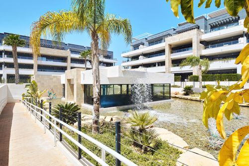 Flamenca Village Winter Amplio y cómodo apartamento con piscina comunitaria en Orihuela Costa, Costa Blanca, España, para 4 personas. El apartamento está situado en un complejo vacacional con bar y restaurante, en una zona residencial de playa, cerca de tiendas y supermercados, y a 1 km de la playa....