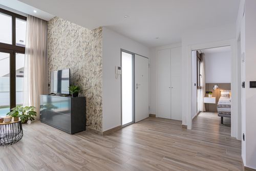 Laguna Beach Villa Oasis Winter Moderne en comfortabele luxe villa in Torrevieja, Costa Blanca, Spanje met privé en gemeenschappelijk zwembad voor 6 personen. De villa is gelegen in een resort, dicht bij restaurants en bars, winkels en supermarkten, en op 4 km van het strand....