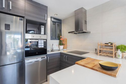 Oasis Beach Thaini Winter Modernes und komfortables Apartment mit Gemeinschaftspool in Punta Prima, Costa Blanca, Spanien für 4 Personen. Das Apartment befindet sich in einer Küsten- und Wohngegend und ist 3 km vom Playa Punta Prima entfernt....