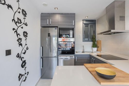 Oasis Beach Thaini Winter Apartamento moderno y cómodo con piscina comunitaria en Punta Prima, Costa Blanca, España, para 4 personas. El apartamento está situado en una zona costera y residencial, a 3 km de la playa de Playa Punta Prima....