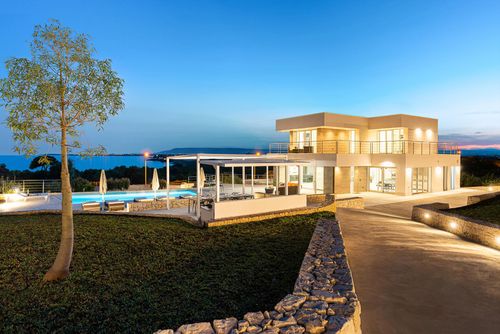 Villa Pillirina Luxusvilla in Plemmirio, Sizilien, Italien, mit beheiztem Pool für 13 Personen. Die Villa befindet sich in einem Wohngebiet am Strand....