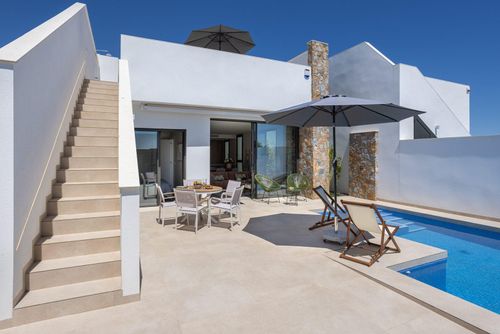 Villa Feliz Wspaniała i luksusowa willa w San Javier, Costa Cálida, Hiszpania, z podgrzewanym basenem dla 6 osób. Willa znajduje się w wiejskiej okolicy nadmorskiej i jest oddalona o 3 km od plaży....