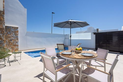 Villa Feliz Vidunderlig og luksuriøs villa med opvarmet pool i San Javier, Costa Cálida, Spanien til 6 personer. Villaen ligger i et landligt strandområde og er 3 km fra stranden....