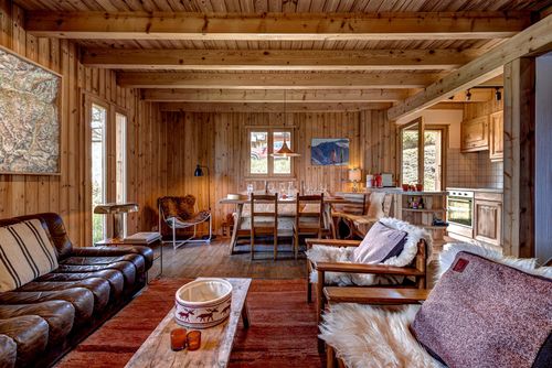 Chalet Brunello Classic and comfortable holiday house in La Tzoumaz, 4 Valleys, Switzerland for 6 persons. The house is situated in a mountainous area, within 50 m from the ski slope and within 50 m from the ski lift....