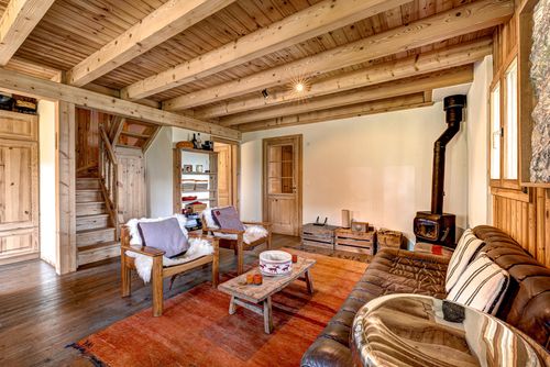 Chalet Brunello Klassisches und komfortables Ferienhaus in La Tzoumaz, 4 Täler, Schweiz für 6 Personen. Das Haus befindet sich in einer gebirgigen Gegend, nur 50 m von der Skipiste und 50 m von der Seilbahn entfernt....