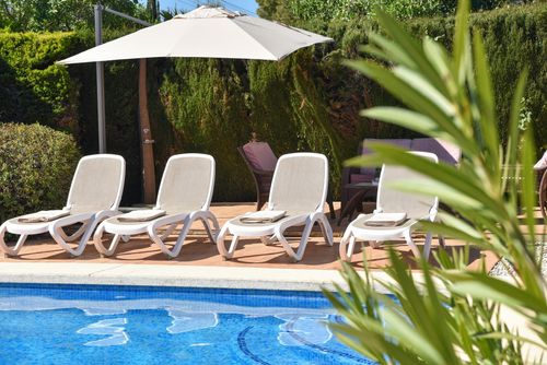 Casa Montana 8 pax Wunderbare und schöne Villa in Jávea, Costa Blanca, Spanien, mit privatem Pool für 8 Personen. Das Haus befindet sich in einer Wohngegend am Strand und ist 3 km von Cala de la Barraca, dem Strand von Jávea, entfernt....