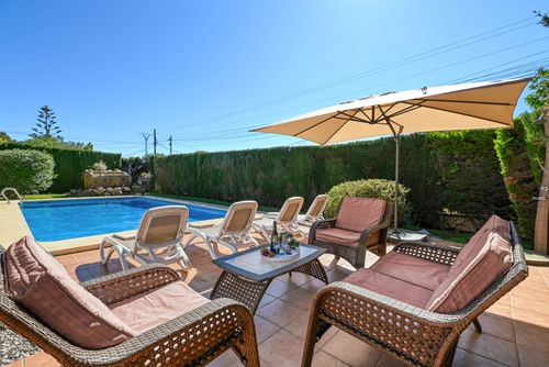 Casa Montana 8 pax Merveilleuse et charmante villa à Jávea, Costa Blanca, Espagne avec piscine privée pour 8 personnes. La maison est située dans une zone résidentielle de plage à seulement 3 km de la plage de Cala de la Barraca, Jávea....