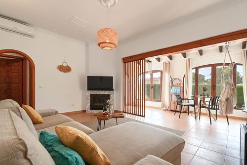 Casa Montana 8 pax Prachtige en gezellige villa in Jávea, Costa Blanca, Spanje met privézwembad voor 8 personen. Het huis ligt in een residentiële strandwijk en op 3 km van Cala de la Barraca, het strand van Jávea....