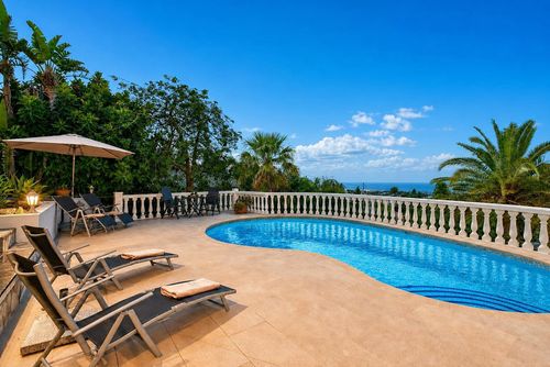 Villa Shambala 4 pax: Denia, Costa Blanca, Spanien. Nachtsicht, Terrasse und Schwimmbad