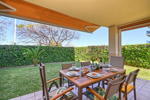 Jardines de Toledo Winter Wonderful and comfortable apartment in Xàbia, Costa Blanca, Spain with communal pool for 5 persons. The apartment is situated in a residential beach area, close to restaurants and bars, shops, supermarkets and a tennis court, at 1 km from Arenal Beach and at 1 km from the Mediterranean Sea....