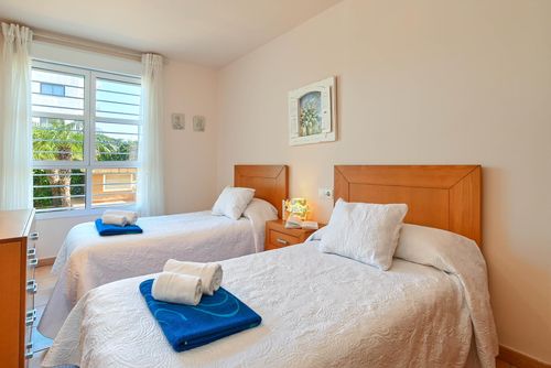 Jardines de Toledo Winter Wonderful and comfortable apartment in Xàbia, Costa Blanca, Spain with communal pool for 5 persons. The apartment is situated in a residential beach area, close to restaurants and bars, shops, supermarkets and a tennis court, at 1 km from Arenal Beach and at 1 km from the Mediterranean Sea....