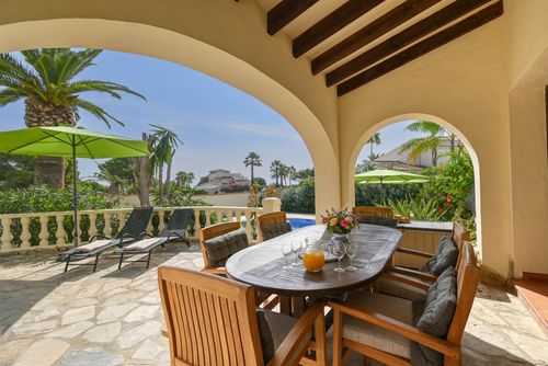 Villa La Siesta: Javea, Costa Blanca, Spanje. Buiten eethoek