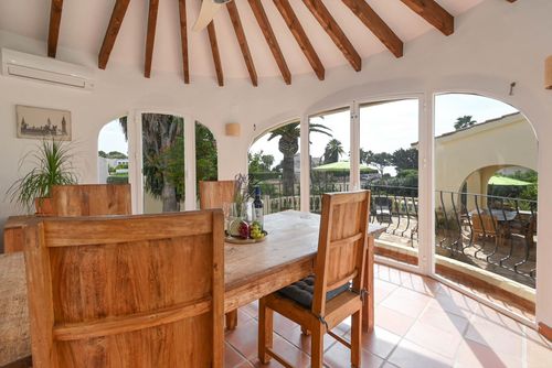 Villa La Siesta: Javea, Costa Blanca, Spagna. Livingroom, TV e multimedia e camino porta a vetri