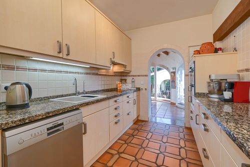 La Siesta Beautiful and comfortable villa in Jávea, Costa Blanca, Spain with private pool for 6 persons. The house is situated in a residential beach area, close to supermarkets and 2 km from Playa Ambolo, Jávea beach....