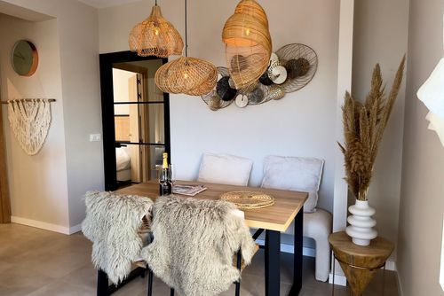 El Castillo Modernes und schönes Apartment in Javea, Costa Blanca, Spanien für 4 Personen. Das Apartment befindet sich in einem Wohngebiet nahe dem Strand, in der Nähe von Restaurants, Bars und Geschäften, und nur 500 m vom Strand El Arenal entfernt....