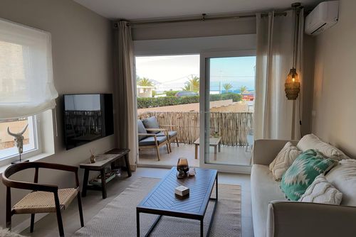 El Castillo Moderno y acogedor apartamento en Javea, Costa Blanca, España, para 4 personas. El apartamento está situado en una zona residencial de playa, cerca de restaurantes, bares y tiendas, y a 500 m de la playa de El Arenal....
