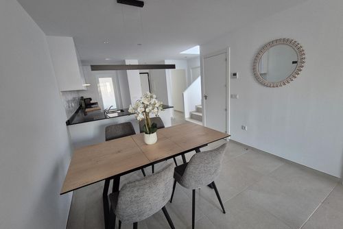 Casa Cléoli Apartamento moderno y de lujo en San Juan de los Terreros, Andalucía, España, con piscina comunitaria para 4 personas. El apartamento se encuentra en un complejo turístico, en una zona residencial y montañosa cerca de la playa, a poca distancia de supermercados y a 100 m de la playa....