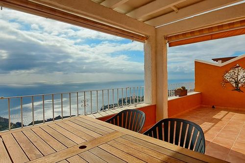 Azurea M A Amplio y cómodo apartamento en Benitachell - Poble Nou de Benitatxell, Costa Blanca, España, con piscina comunitaria para 4 personas. El apartamento está situado en una zona costera, montañosa y residencial, a 3 km de la playa de Cala Moraig....