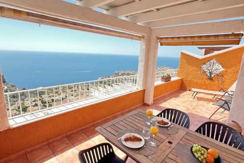 Azurea M A Large and comfortable apartment in Benitachell - Poble Nou de Benitatxell, Costa Blanca, Spain with communal pool for 4 persons. The apartment is situated in a coastal, hilly, and residential area and is 3 km from Cala Moraig beach....