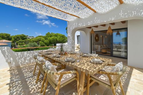 Can Pau 4 pax Villa moderne et confortable à Jávea, Costa Blanca, Espagne avec piscine privée pour 4 personnes. La maison est située dans un quartier résidentiel proche de la plage, à proximité des supermarchés et à 3 km de la plage de La Granadella, Jávea....