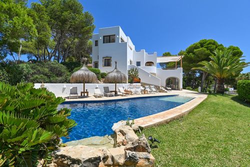 Can Pau 4 pax Villa moderna y cómoda con piscina privada en Jávea, Costa Blanca, España para 4 personas. La casa está situada en una zona residencial de playa, cerca de supermercados y a 3 km de la playa La Granadella, Jávea....