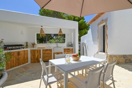 Can Pau 4 pax Moderne und komfortable Villa in Jávea, Costa Blanca, Spanien mit privatem Pool für 4 Personen. Das Haus liegt in einem Wohngebiet am Strand, in der Nähe von Supermärkten und 3 km vom Strand La Granadella, Jávea entfernt....