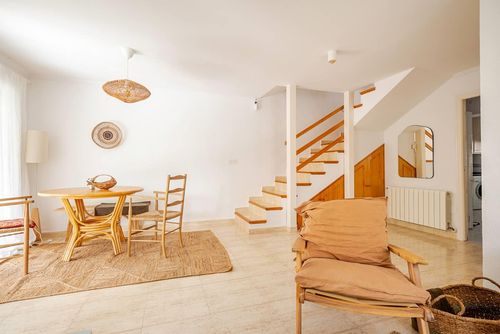 Villa Jardín botánico Maison rustique et classique à Orihuela Costa, Costa Blanca, Espagne, avec piscine commune pour 6 personnes. La maison est située à proximité de restaurants et bars, de magasins, de supermarchés et d'un court de tennis, à 1 km de la plage....