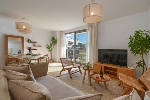 Marina Real III Moderne und komfortable Ferienwohnung in Denia, Costa Blanca, Spanien, mit Gemeinschaftspool für 6 Personen. Die Wohnung befindet sich in einem Wohnstrandgebiet, in der Nähe von Restaurants und Bars, 1 km vom Strand Playa de la Marineta und 1 km vom Mittelmeer entfernt....