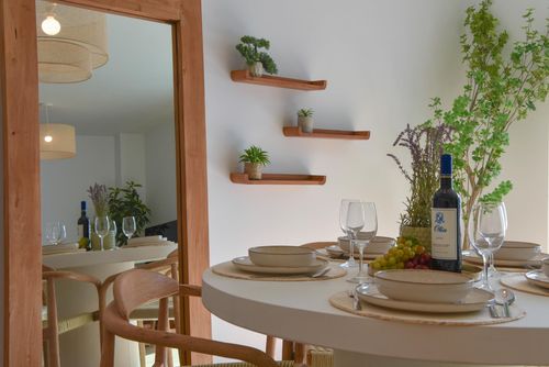 Marina Real III Moderne und komfortable Ferienwohnung in Denia, Costa Blanca, Spanien, mit Gemeinschaftspool für 6 Personen. Die Wohnung befindet sich in einem Wohnstrandgebiet, in der Nähe von Restaurants und Bars, 1 km vom Strand Playa de la Marineta und 1 km vom Mittelmeer entfernt....