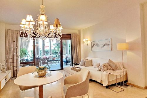 Jardines del Sol by Solidays Ruim en vrolijk appartement in Benissa, Costa Blanca, Spanje met een gemeenschappelijk zwembad voor 4 personen. Het appartement is gelegen in een residentieel strandgebied en ligt op 2 km van het Cala Baladrar-strand....