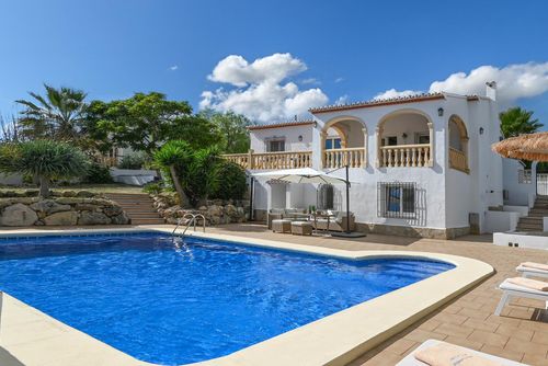 Casa Lulu Prachtige en comfortabele villa in Benitachell, Costa Blanca, Spanje met privézwembad voor 6 personen. Het huis is gelegen in een residentiële strandwijk en 5 km van Xàbia....