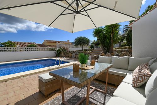 Casa Lulu Magnifique et confortable villa à Benitachell, Costa Blanca, Espagne avec piscine privée pour 6 personnes. La maison est située dans un quartier résidentiel de plage et se trouve à 5 km de Jávea....