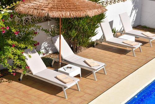 Casa Lulu Prachtige en comfortabele villa met privézwembad in Benitachell, Costa Blanca, Spanje voor 6 personen. Het huis is gelegen in een residentiële strandwijk en op 5 km van Xàbia....