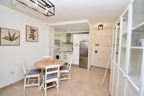 Azahar Apartment in La Barrosa, Costa de la Luz, Spain with communal pool for 4 persons. The apartment is situated in a residential beach area, close to restaurants and bars, shops and supermarkets, and is 100 m from La Barrosa beach....
