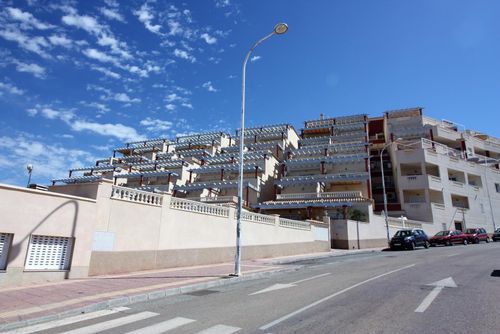 El Cid WINTER Bel appartement charmant et ensoleillé avec piscine commune à San Juan de los Terreros, Andalousie, Espagne, pour 4 personnes. L'appartement est situé dans une station balnéaire, dans une zone résidentielle et montagneuse, à proximité de restaurants, bars, boutiques et supermarchés, et à 1 km de la plage....